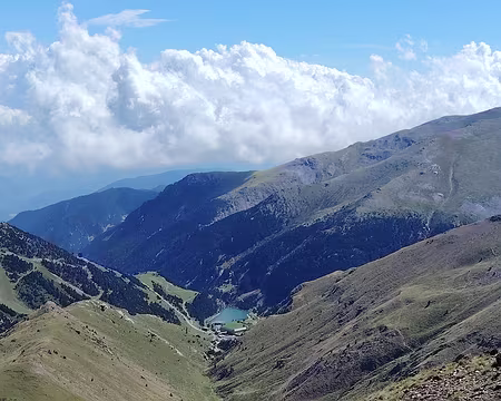 20250803_163758 Depuis la crête frontière nous surplombons le Sanctuaire de Núria en Espagne