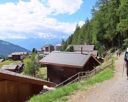 20250803_153737_IMG_7966 De Sierre, nous avons pris le bus jusqu'à Chandolin (1930 m), c'est le départ de la rando.