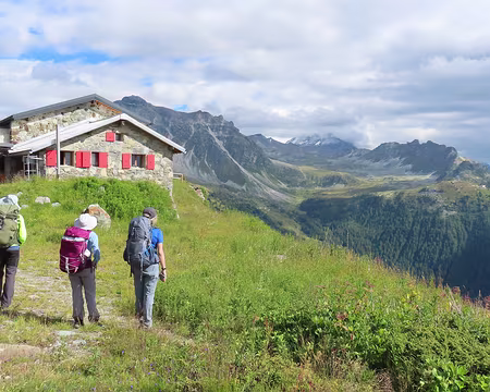 20250803_170637_IMG_7977 Après cette courte étape, Nous arrivon à la cabane de Bella Tola (2350 m)