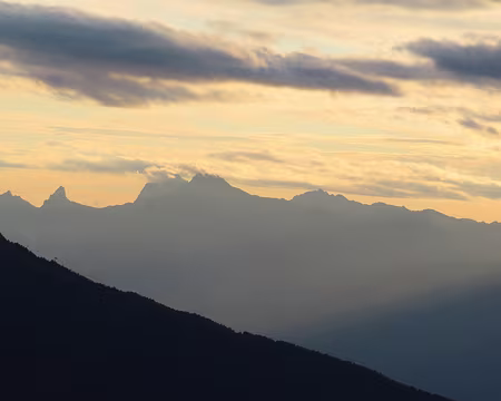 20250803_202751_IMG_7983 Coucher de soleil sur le Becs de Bosson et le Roc d'Orzival.