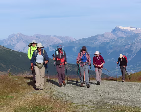 20250804_083605_IMG_7999 Au loin, par dessus Sierre, le massif des Diablerets.