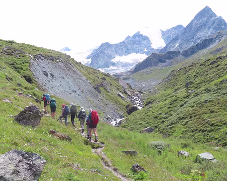 20250806_135019_IMG_8207 Montée vers la cabane de Moiry.