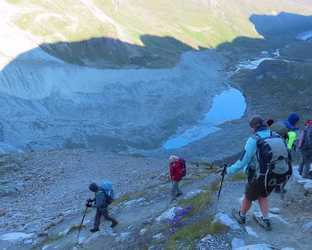 20250807_081239_IMG_8235 Descente des lacets en dessous de la cabane de Moiry.