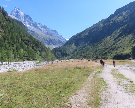20250807_155751_IMG_8293 Après un rapide passage à Zinal, nous remontons le torrent 