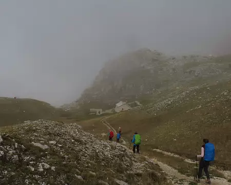 20250928102509_IMG_8592 Le rifugio Garibaldi apparaît dans la brume
