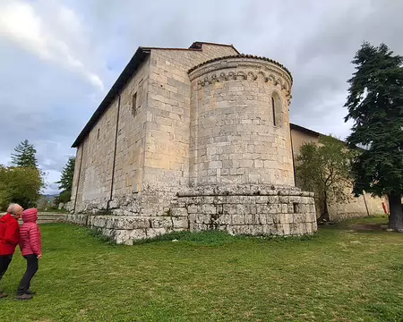 20251001174038 Transformée en église,(San Petro in Albe) ce fut autrefois une basilique romaine.