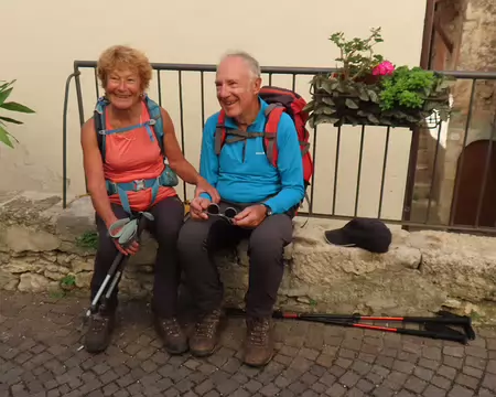 20251004161644_IMG_8968 Il y avait deux coussins sur le muret.