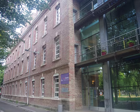 IMGP6010 Amiens : auberge de jeunesse dans l’ancienne caserne Friant