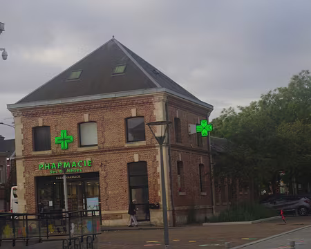 IMGP6011 Amiens : ancienne caserne Friant (la pharmacie dans le poste de garde)