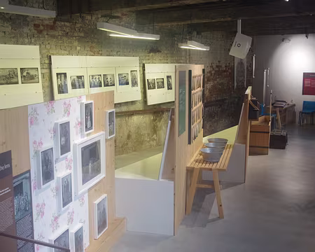 IMGP6148 Centre d’interprétation de Vignacourt 14-18. Reproductions numériques de photographies sur plaques de verre prises prendant la Grande Guerre par Louis Thuillier...