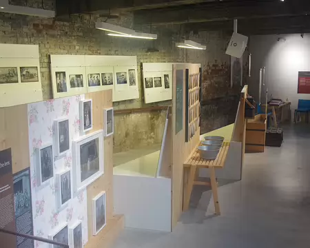 IMGP6148 Centre d’interprétation de Vignacourt 14-18. Reproductions numériques de photographies sur plaques de verre prises prendant la Grande Guerre par Louis Thuillier...