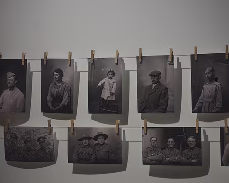 IMGP6150 Centre d’interprétation de Vignacourt 14-18. Quelques reproductions de photographies du couple Thuillier, représentant des soldats et des habitants du village