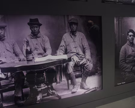 IMGP6154 Centre d’interprétation de Vignacourt 14-18. À gauche des travailleurs chinois qui furent envoyés à cette époque en France et qui réalisèrent souvent de basses...