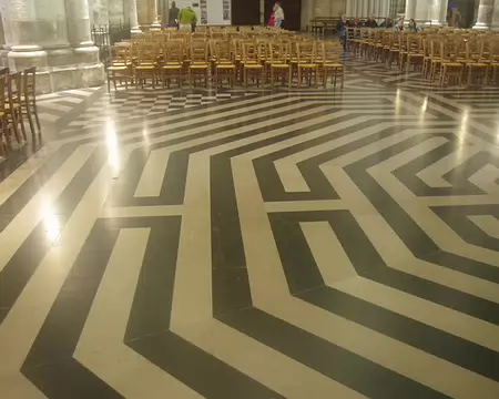 IMGP6168 Cathédrale d’Amiens : le labyrinthe. Datant du XIIIᵉ mais refait au XIXᵉ