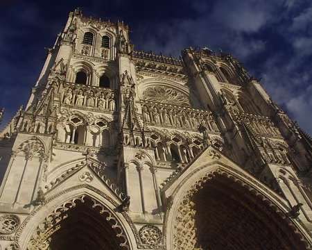 IMGP6186 Cathédrale d’Amiens : façade. Contre toute attente, le soleil est revenu pendant que nous étions à l’intérieur !