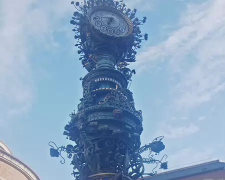 IMGP6202 Amiens : horloge Dewailly. Copie d’une horloge qui datait du début du XXᵉ mais dont les éléments disparurent pendant la Seconde Guerre Mondiale. Cette...