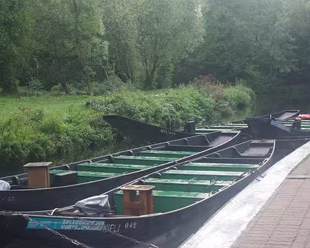 IMGP6223 Amiens : barques pour la visite des hortillonnages