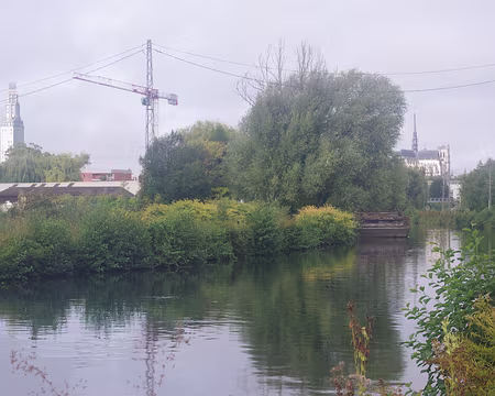 IMGP6350 Début de randonnée le long de la Somme. Nous quittons Amiens : ultime vue sur la tour Perret et sur la cathédrale