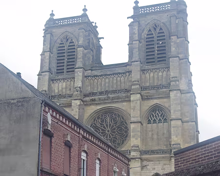 IMGP6424 L’abbatiale Saint-Pierre de Corbie. Début du XVIᵉ siècle, et malheureusement fermée