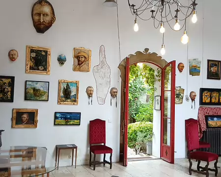 036 Aujourd’hui, la Maison rose est un espace culturel et une résidence d’artistes