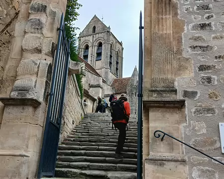 044 Accès à l’église d’Auvers par l’escalier du XVIIème siècle classé monument historique