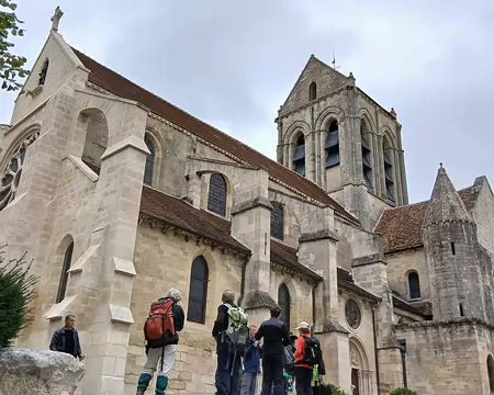 045 L’église Notre Dame de l’Assomption (XII-XIIIèmes siècles) a été rendue célèbre par Vincent Van Gogh en 1890. Classée monument historique en 1915