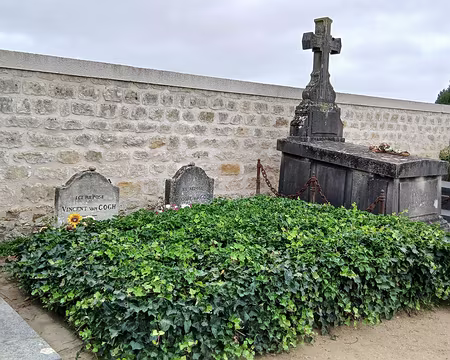 046 Vincent Van Gogh et son frère Théo reposent dans le cimetière d’Auvers-sur-Oise