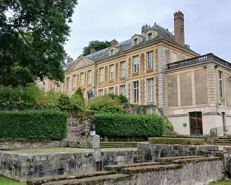 019 Le Jardin des Bronzes se situe en contrebas du château de Coubertin classé monument historique en 1945