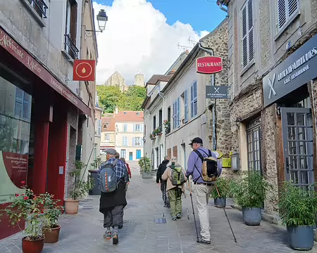 038 Le château médiéval de la Madeleine domine le village de Chevreuse