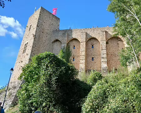 039 Arrivée au château de la Madeleine