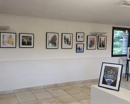 047 Expo-photos au premier étage du séchoir à peaux, propriété de la commune