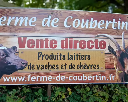048 Petit arrêt à la ferme de Coubertin pour faire provision de produits locaux