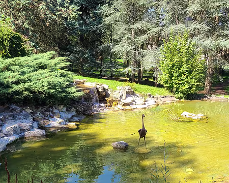 20250917_135801 C'est un héron en métal ! (Parc de la Grande Terre à La Celle-Saint-Cloud)