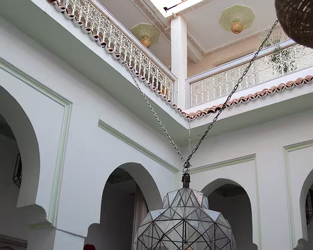 DSC_0279 Jour 1, 5 octobre. Départ de Marrakech pour Tamlakout. Les étages supérieurs du patio de l'hôtel.