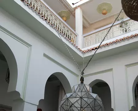 DSC_0279 Jour 1, 5 octobre. Départ de Marrakech pour Tamlakout. Les étages supérieurs du patio de l'hôtel.