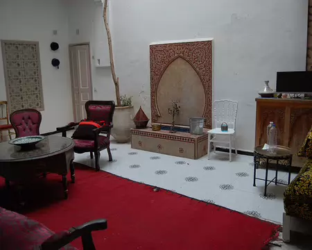 DSC_0280 Le rez-de-chaussée du patio de l'hôtel.