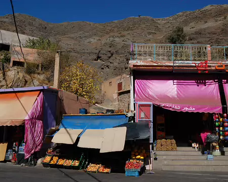 DSC_0287 Étalages de fruits à Taddert, prés du col de Tizi-n-Tichka.