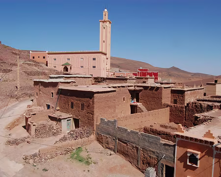 DSC_0297 La mosquée avec une partie du village.
