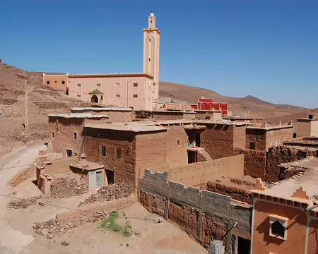 DSC_0297 La mosquée avec une partie du village.