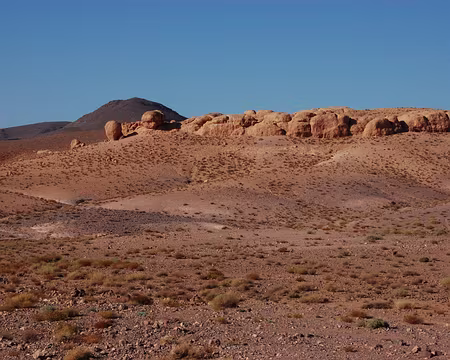 DSC_0321 Les premières formations géologiques propre à l'Anti Atlas, montagne volcanique, apparaissent.