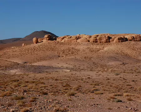 DSC_0321 Les premières formations géologiques propre à l'Anti Atlas, montagne volcanique, apparaissent.