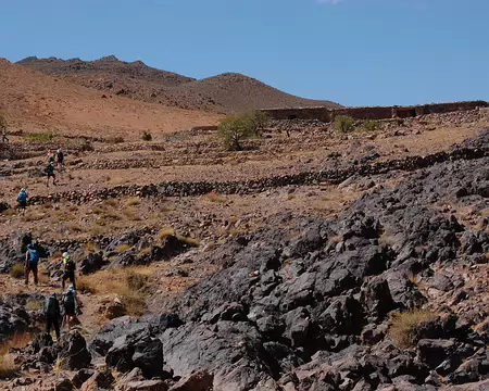 DSC_0337 Arrivée à notre première aire de pique-nique, où nous dégusterons le jolie travail du cuisinier, à partir des ingrédients transportés par les mules.