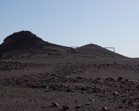 DSC_0701 Le terrain de foot local, un des moins pentu que l'on ai vu !