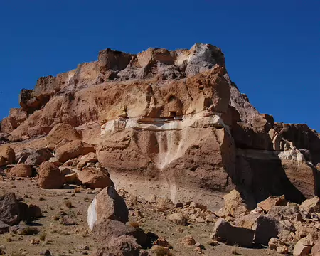 DSC_0722 Des couches de roches colorées apparaissent à la faveur des éboulements.