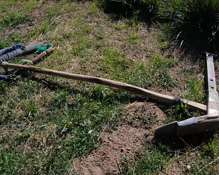 DSC_0742 La houe dételée servant au labour : on ne peut faire plus simple.