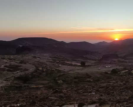 DSC_0753 Nous quittons Tissouitine alors que le soleil se lève : la journée va être longue, 7 heures de marche, +1000 m de dénivelé.