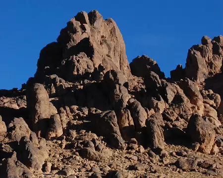 DSC_0777 Nous traversons le village d'Iriri, au pied de l'Igzoulane.