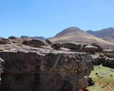 DSC_0791 La table du déjeuner est mise, avec l'apéritif : non, pas le pastis de Christian, mais le thé à la menthe.