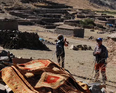 DSC_0794 A Tiddas, un tapis typique de la vallée en cours de séchage.