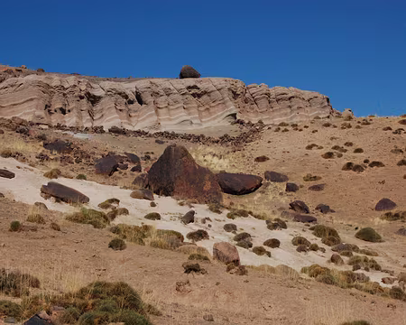 DSC_0814 Toujours dans l'Afachtal, des couches de sédiments de composition différentes se sont accumulées là il y a bien longtemps.